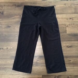 Womens Marika black capri pants medium